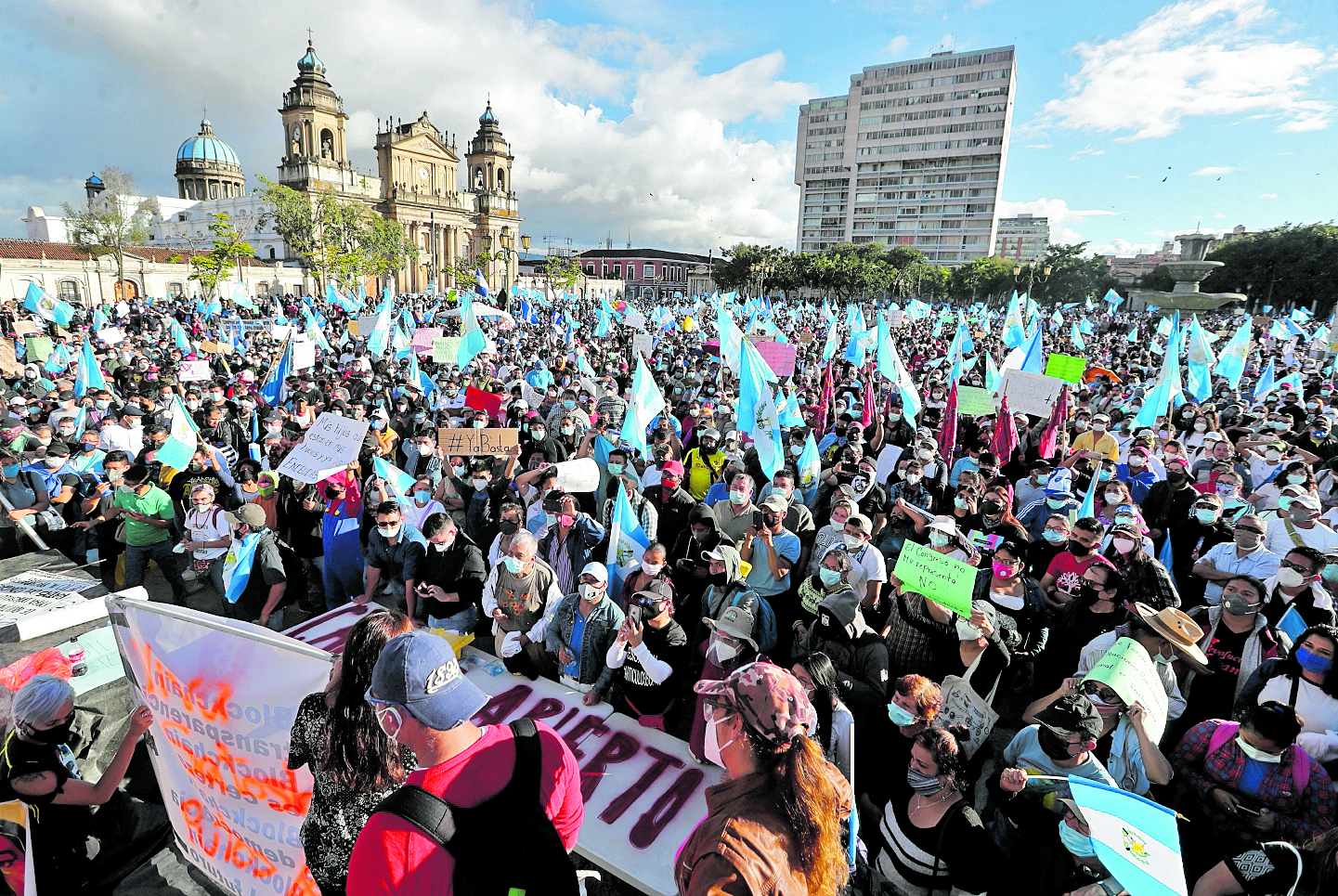 El clima político y las protestas son factores que se incluyen en las evaluaciones de riesgo para invertir. Foto: Hemeroteca Prensa Libre