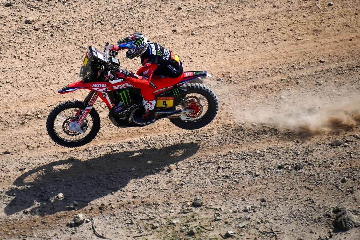 El chileno Cornejo lidera clasificación de motos del Dakar tras ser segundo en la etapa