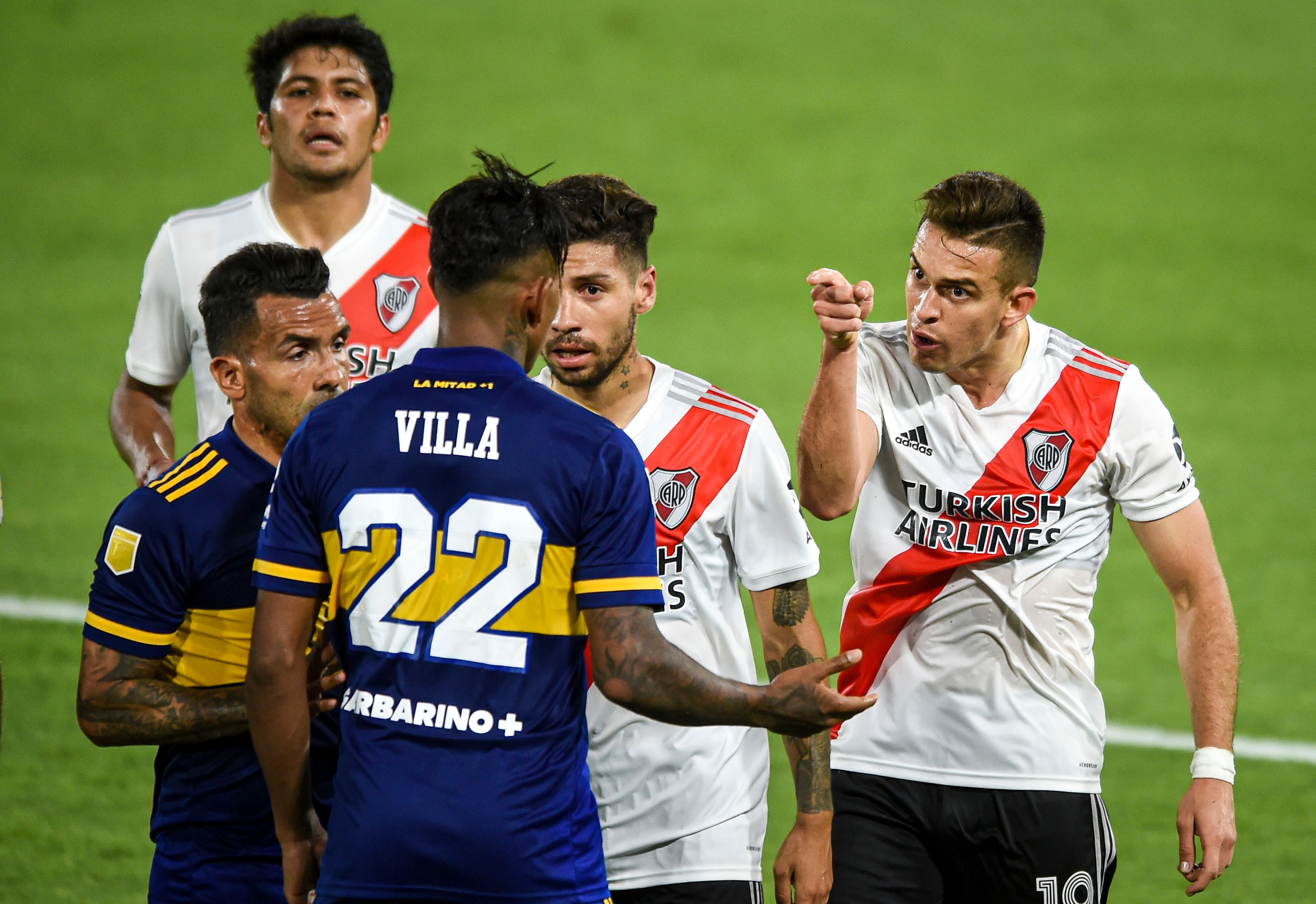 Boca Juniors rescató un empate 2-2 en La Bombonera ante River Plate en la Copa Diego Maradona. (Foto Prensa Libre: AFP)