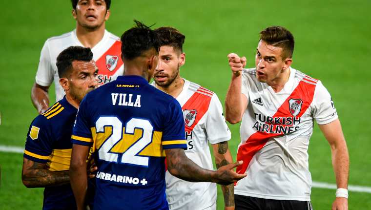 Boca Juniors rescató un empate 2-2 en La Bombonera ante River Plate en la Copa Diego Maradona. (Foto Prensa Libre: AFP)