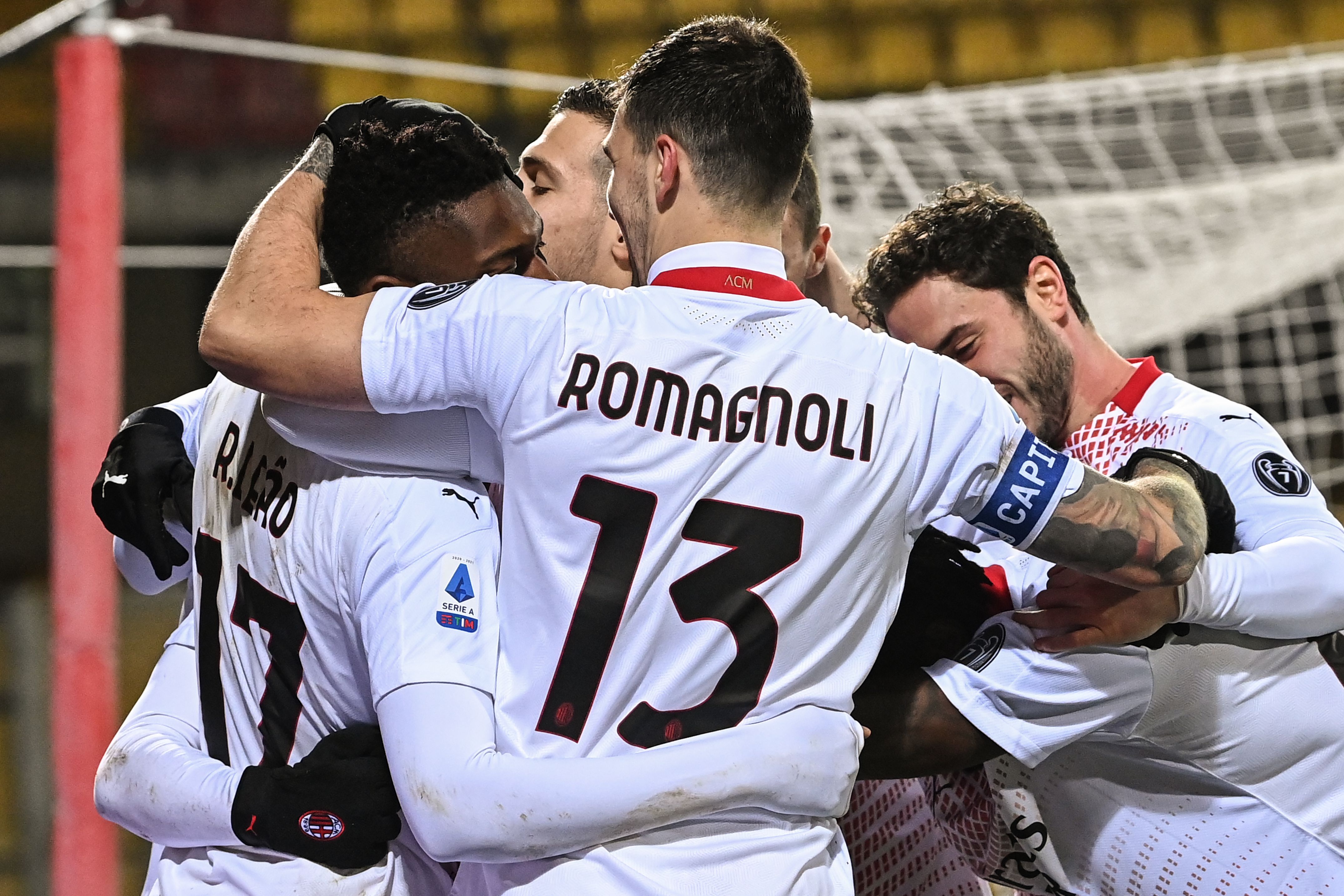 El AC Milan sumó una nueva victoria y sigue invicto luego de 15 jornadas en la Serie A. (Foto Prensa Libre: AFP)