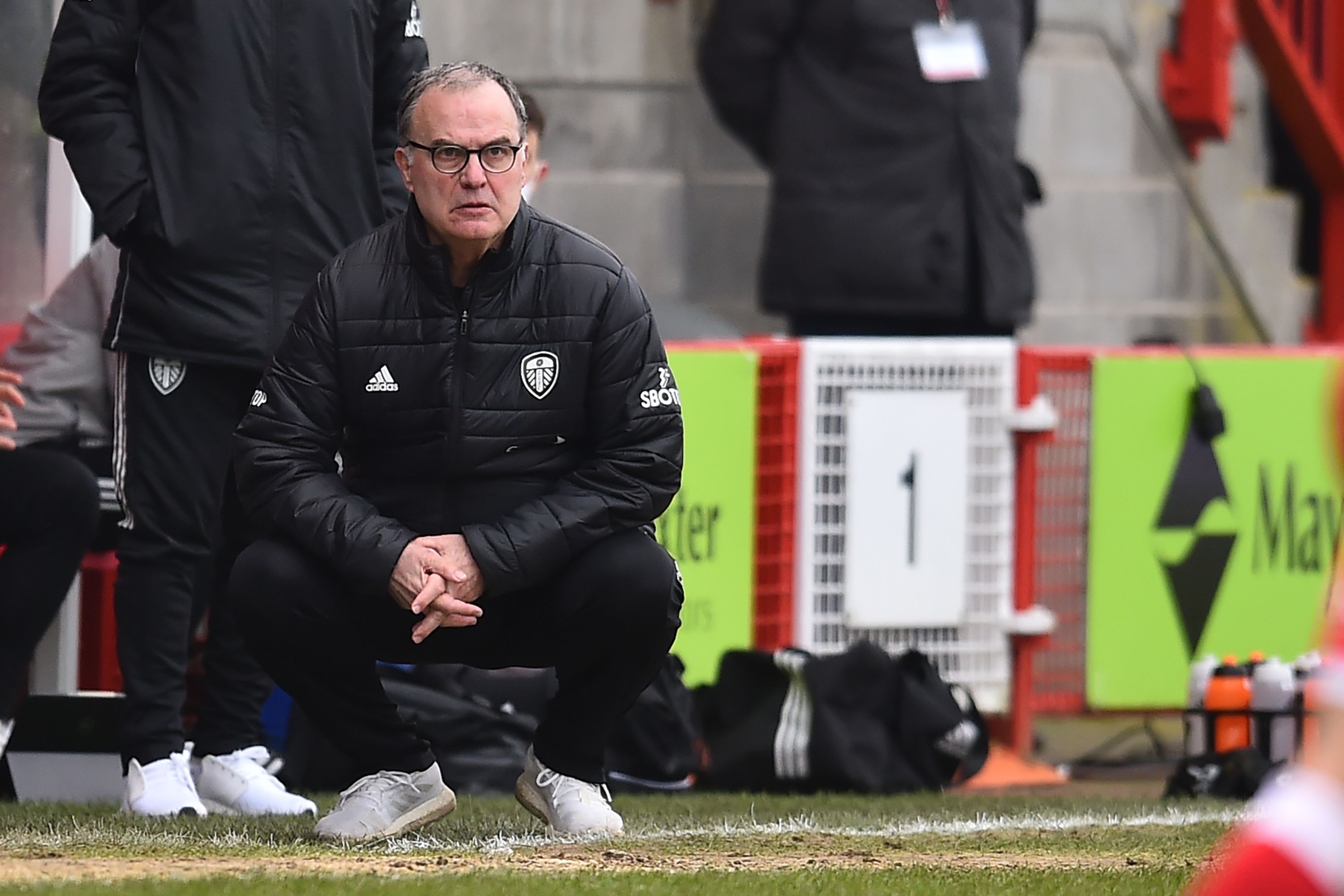 El técnico argentino Marcelo Bielsa sufrió una humillante derrota ante un equipo de la cuarta división de Inglaterra. (Foto Prensa Libre: AFP)