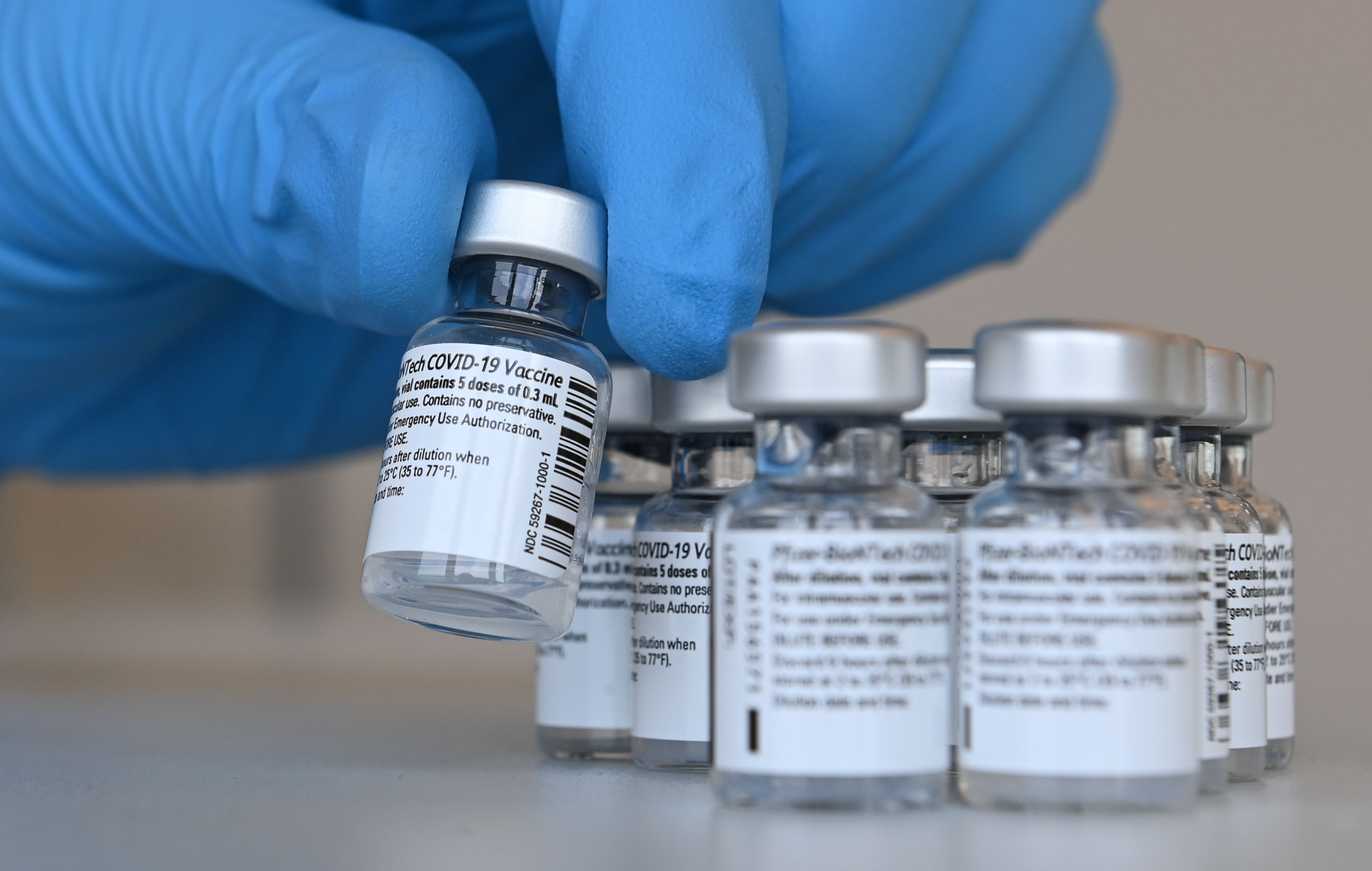 El Gobierno de Guatemala se alista para la llegada de las primeras dosis de la vacuna contra el coronavirus, cuyo primer lote podría llegar en febrero y sería de Pfizer. (Foto Prensa Libre: AFP)