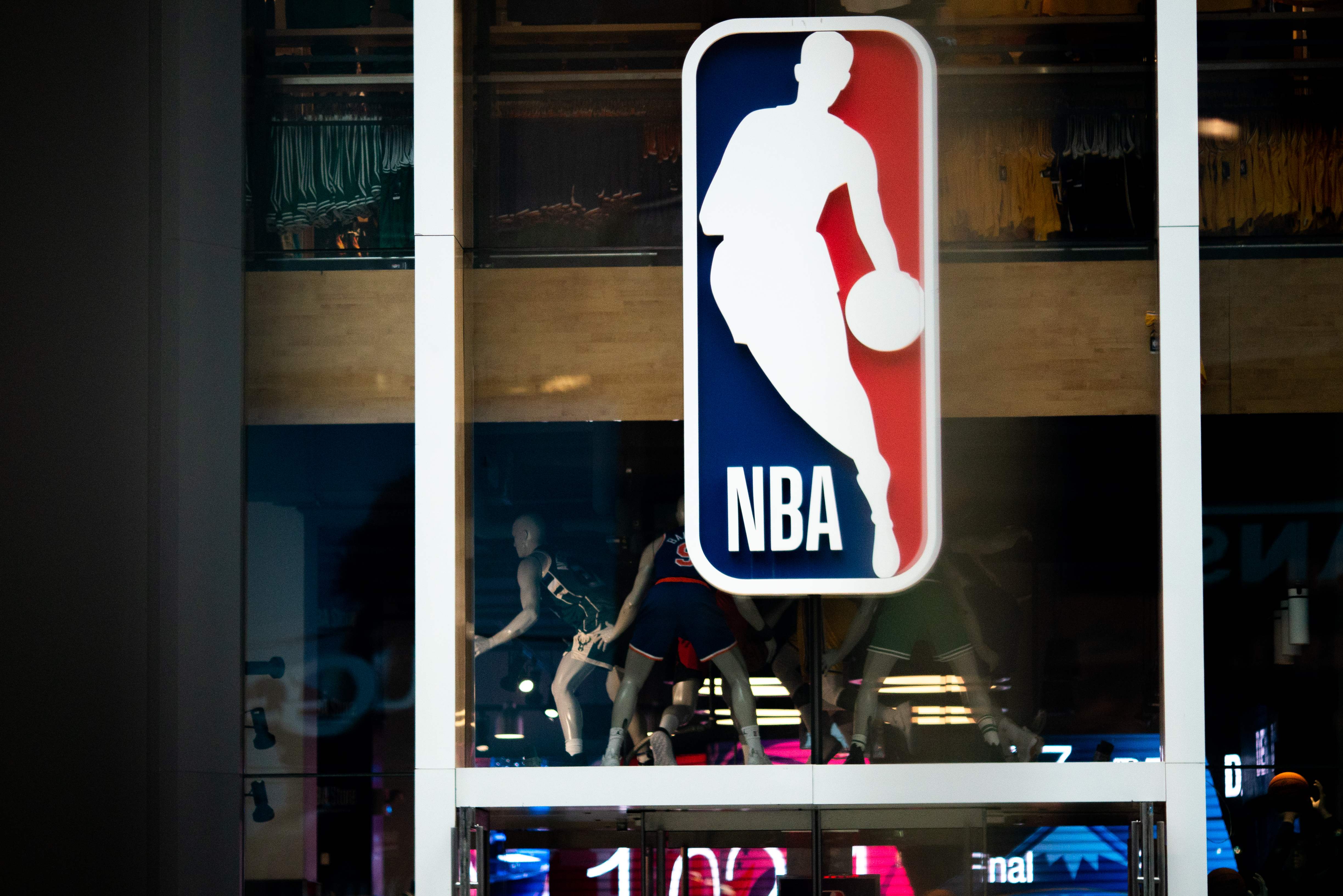 Casos positivos de covid-19 aquejan a equipos de la NBA. Foto Prensa Libre: AFP.