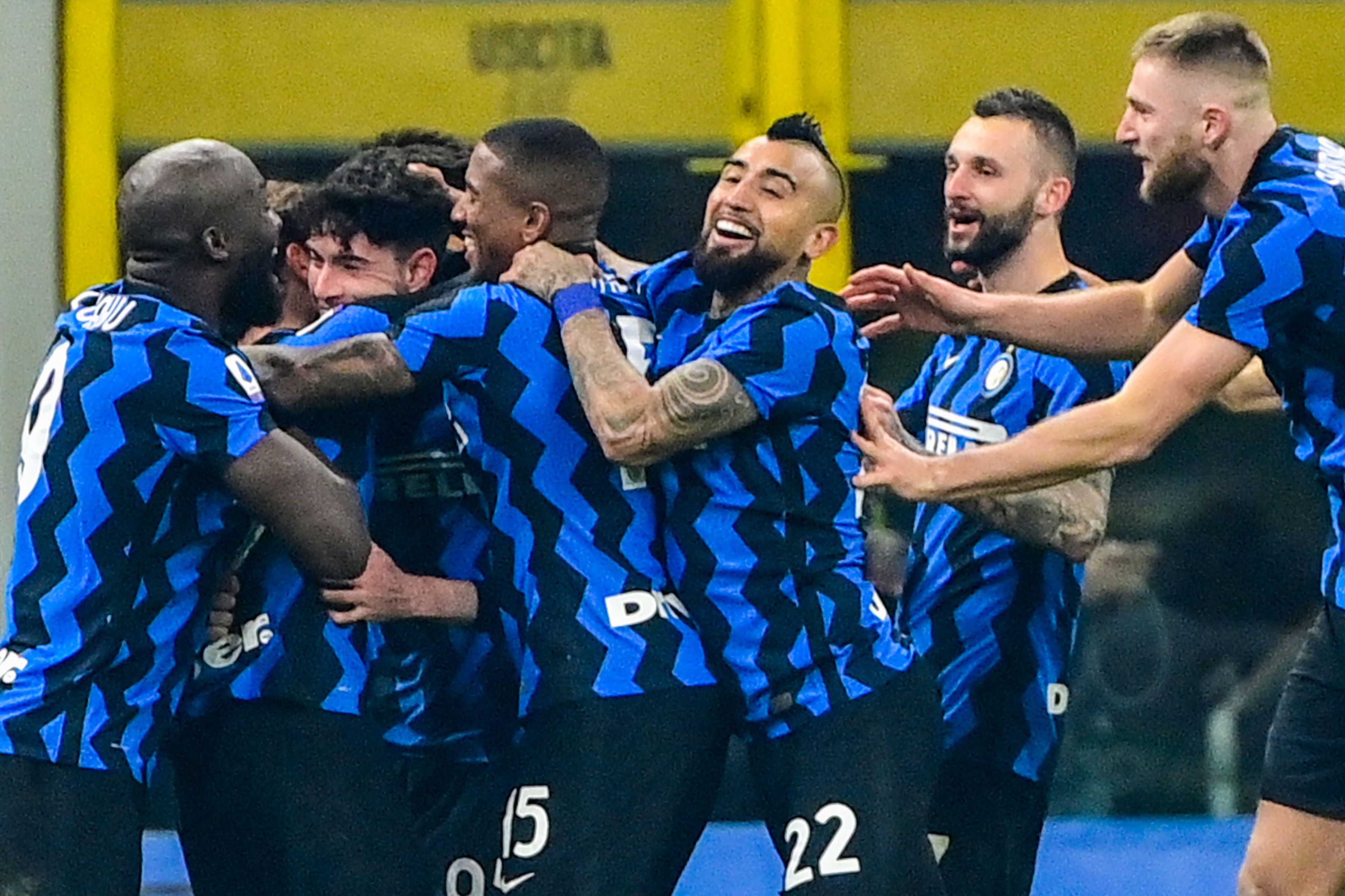 El Inter de Milan venció a la Juventus y tomó provisionalmente el liderato de la Serie A. (Foto Prensa Libre: AFP)