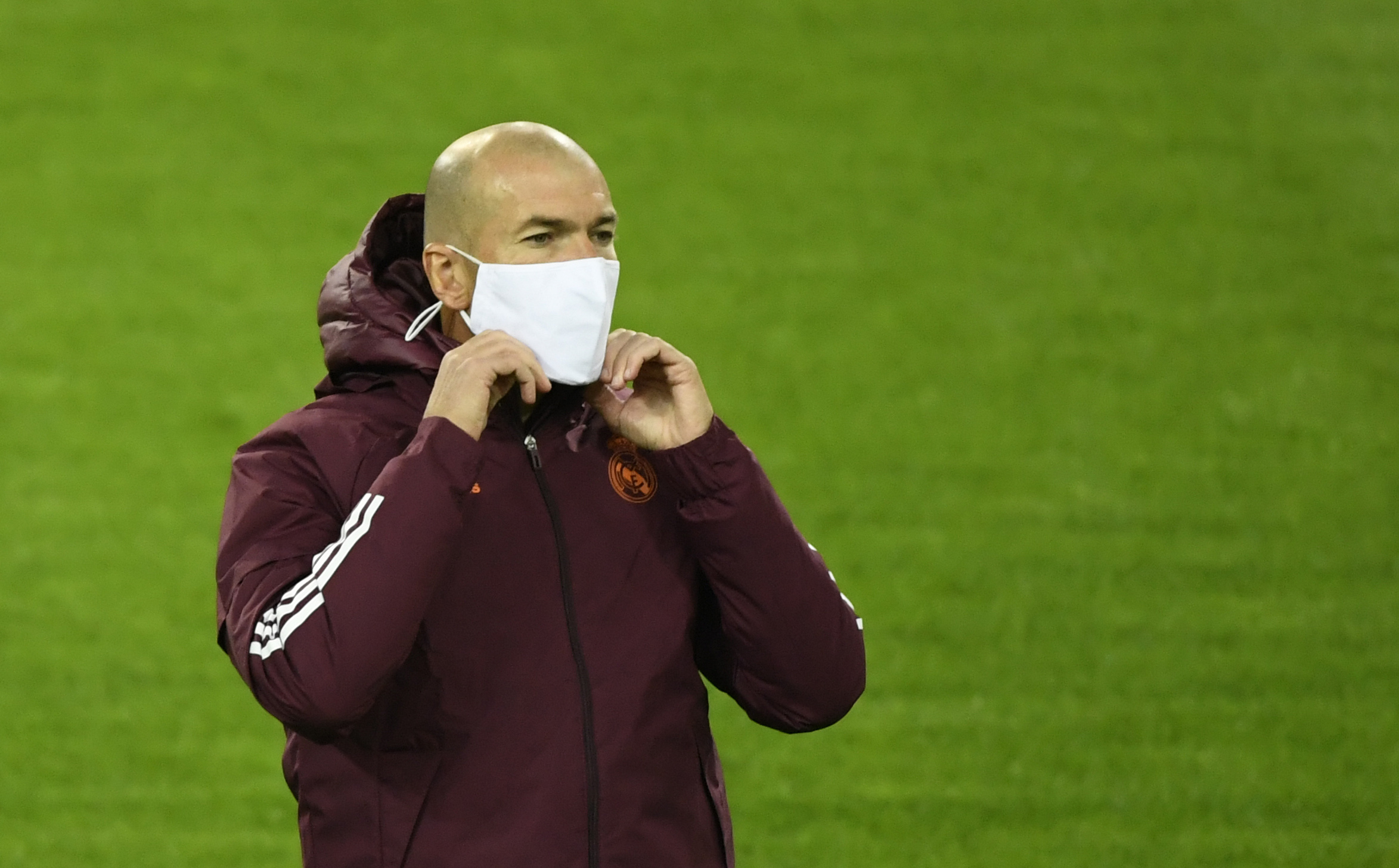 El técnico del Real Madrid, Zinedine Zidane, ha sido diagnosticado con coronavirus. (Foto Prensa Libre: AFP)