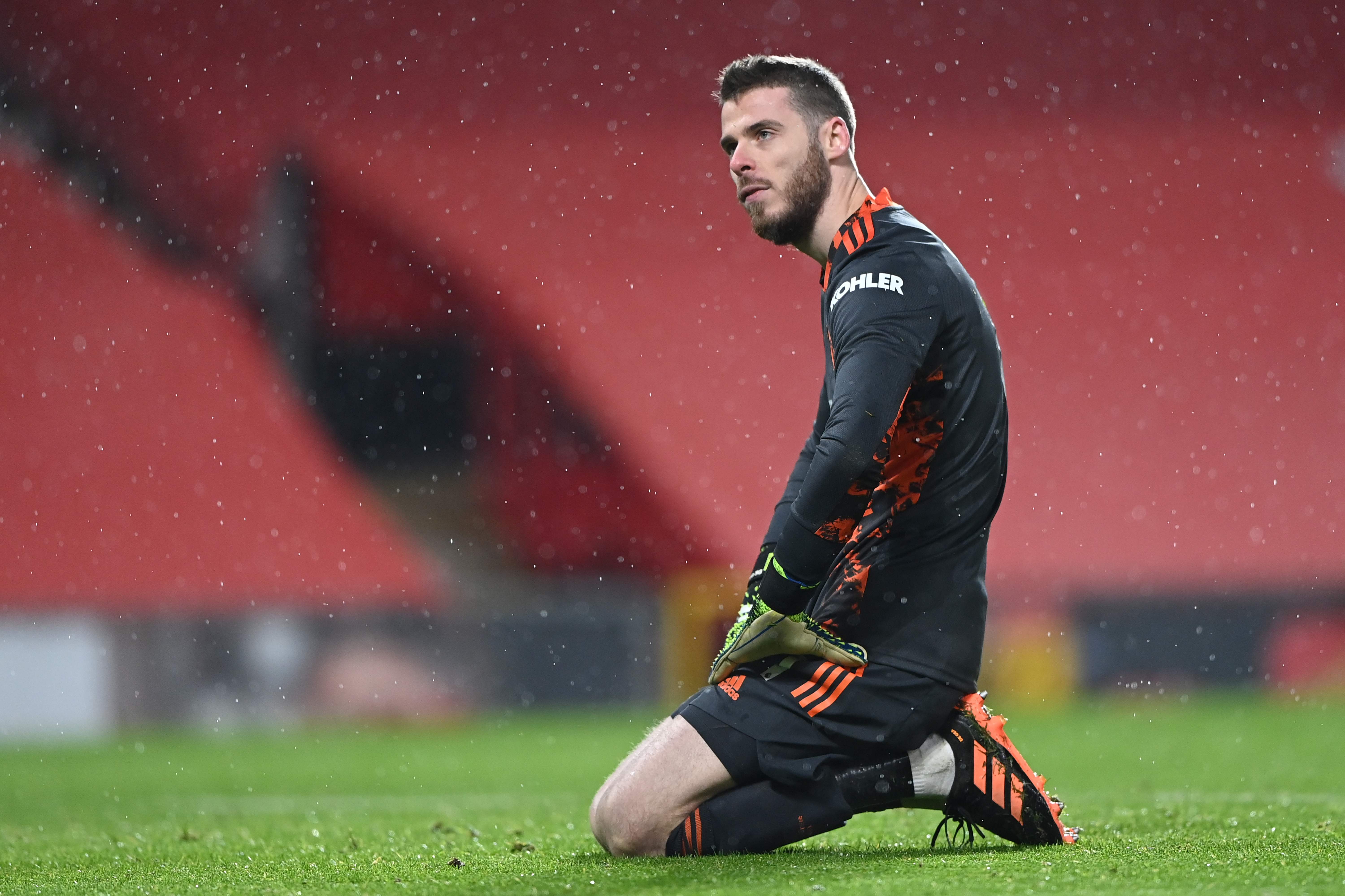 El guardameta del Manchester United, David de Gea, reacciona así tras permitir el segundo gol del Sheffield United que les dio la victoria. Foto Prensa Libre: AFP.