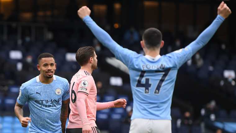 Gabriel Jesús celebra tras haber anotado el único gol del encuentro en el que el Manchester City derrotó 1-0 al Sheffield United. (Foto Prensa Libre: AFP)