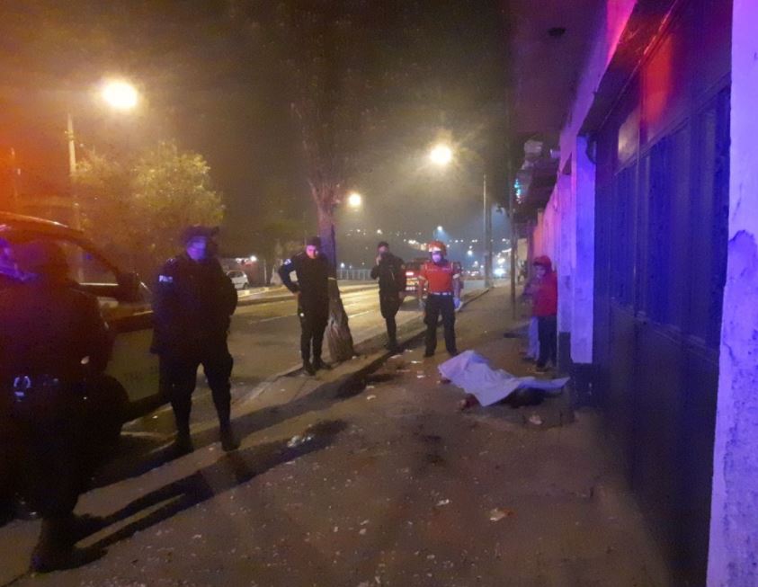 Uno de los ataques armados se registró en el asentamiento Jesús de la Buena Esperanza, en la zona 6 de la capital. (Foto Prensa Libre: Bomberos Municipales)