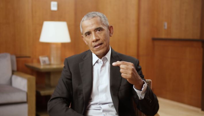 La entrevista de Barak Obama realizada por la Cadena Ser se realizó en marco de la presentación de su autobiografía presidencial. (Foto Prensa Libre: Captura Youtube)