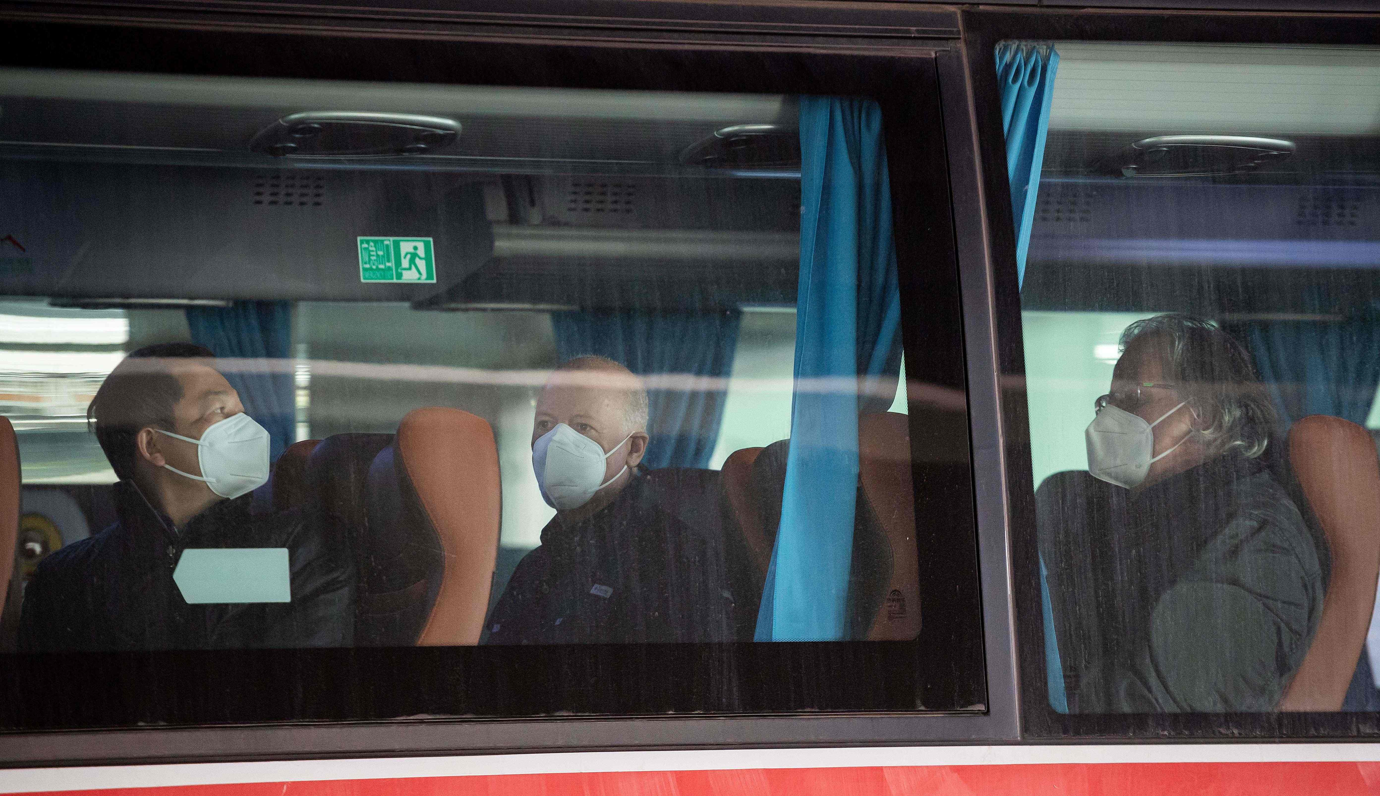Un equipo de expertos de la OMS llega a Wuhan, China, para investigar los orígenes del coronavirus. (Foto Prensa Libre: AFP)