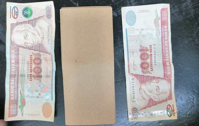 Un hombre que le exigía dinero a una mujer para no publicar videos íntimos fue capturado cuando se disponía a recoger el supuesto paquete de efectivo. (Foto Prensa Libre: PNC)