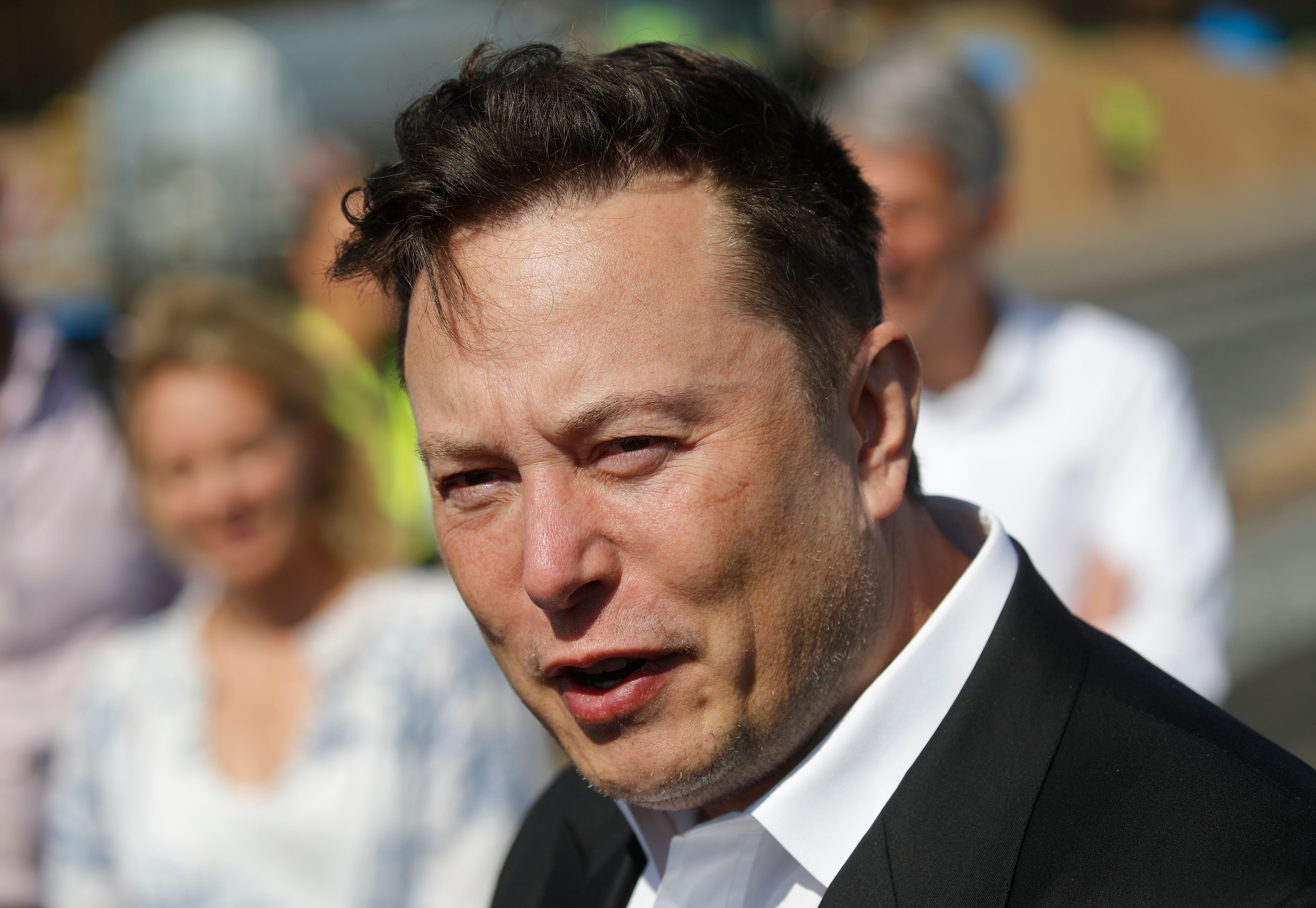 Elon Musk ha superado por 1 mil 500 millones de dólares a la fortuna de Jeff Bezos, fundador de Amazon quien era desde el 2017 el hombre más rico del mundo. (Foto Prensa Libre: AFP)