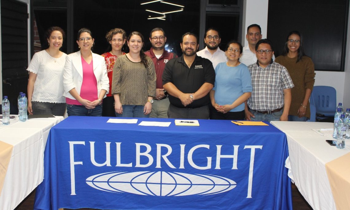 Guatemaltecos becarios de 2019 de varios programas de educación de Estados Unidos. (Foto: embajada de Estados Unidos en Guatemala)