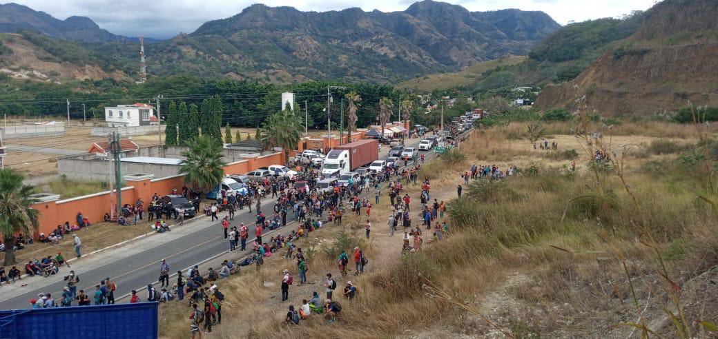 Miles de hondureños buscan llegar a EE. UU. para mejorar sus condiciones de vida. (Foto Prensa Libre: Migración)