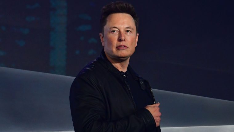 El empresario Elon Musk cree que la mayor parte de su dinero se gastará en la construcción de una base en Marte. (Foto Prensa Libre: EFE)