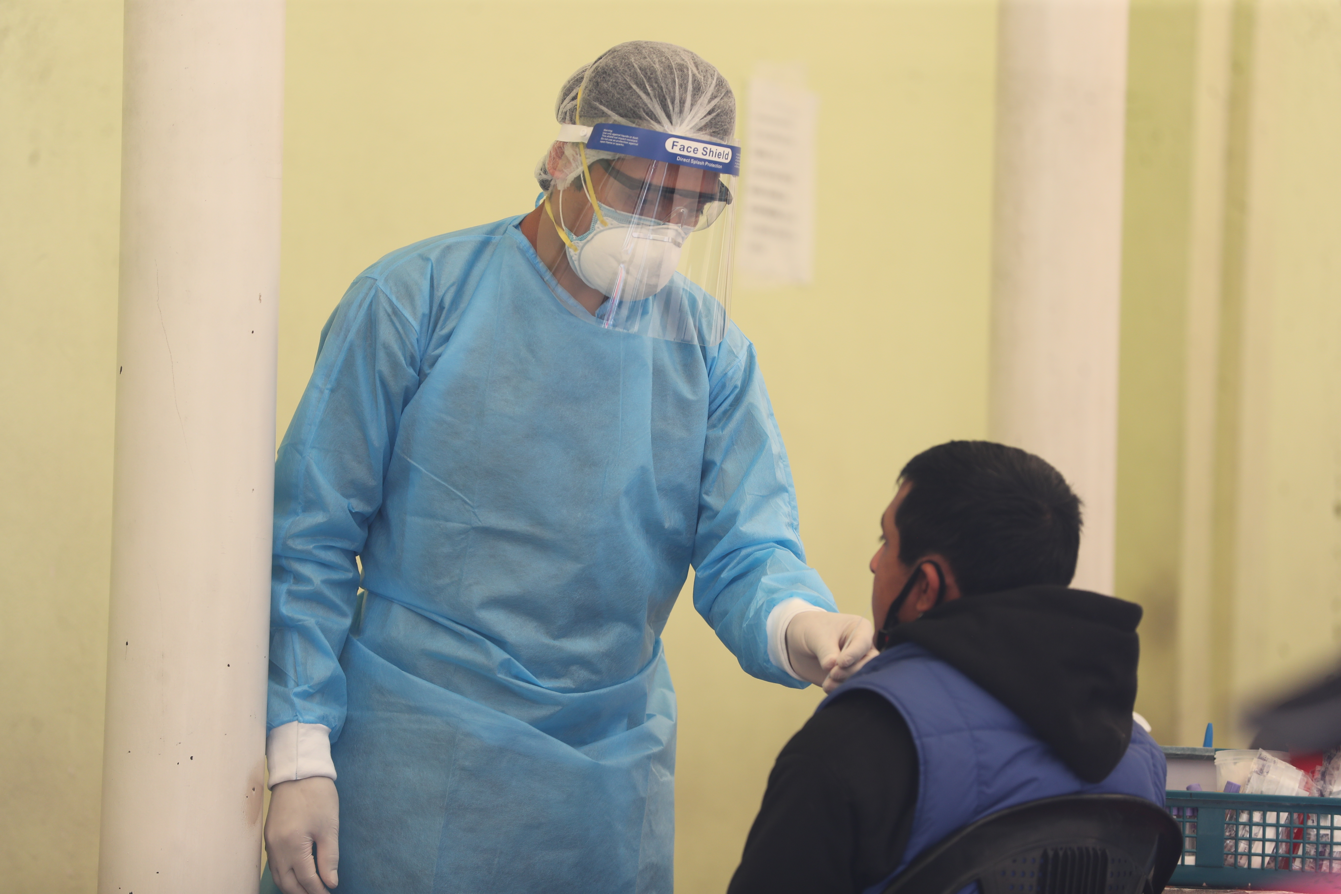 Pruebas de coronavirus en laboratorios móviles en Guatemala.  (Foto Prensa Libre: HemerotecaPL)
