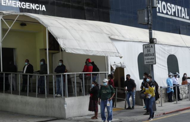 Autoridades de Salud han indicado que Guatemala enfrenta una segunda ola de contagios de covid-19. (Foto Prensa Libre: Esbin García) 