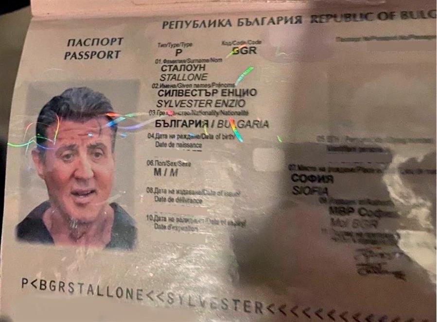 Detienen en Bulgaria a falsificadores que atraían a turistas con pasaporte falso de Sylvester Stallone. (Foto Prensa Libre: EFE)
