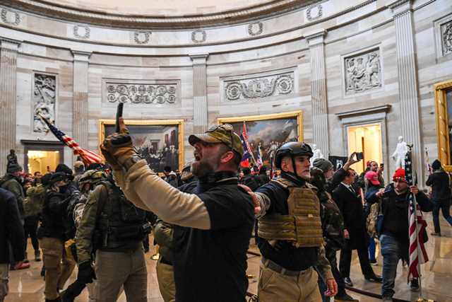Una turba ingresó por la fuerza al capitolio, sede del poder legislativo en EE. UU., el pasado 6 de enero, en un hecho sin precedentes. (Foto Prensa Libre: Hemeroteca PL)