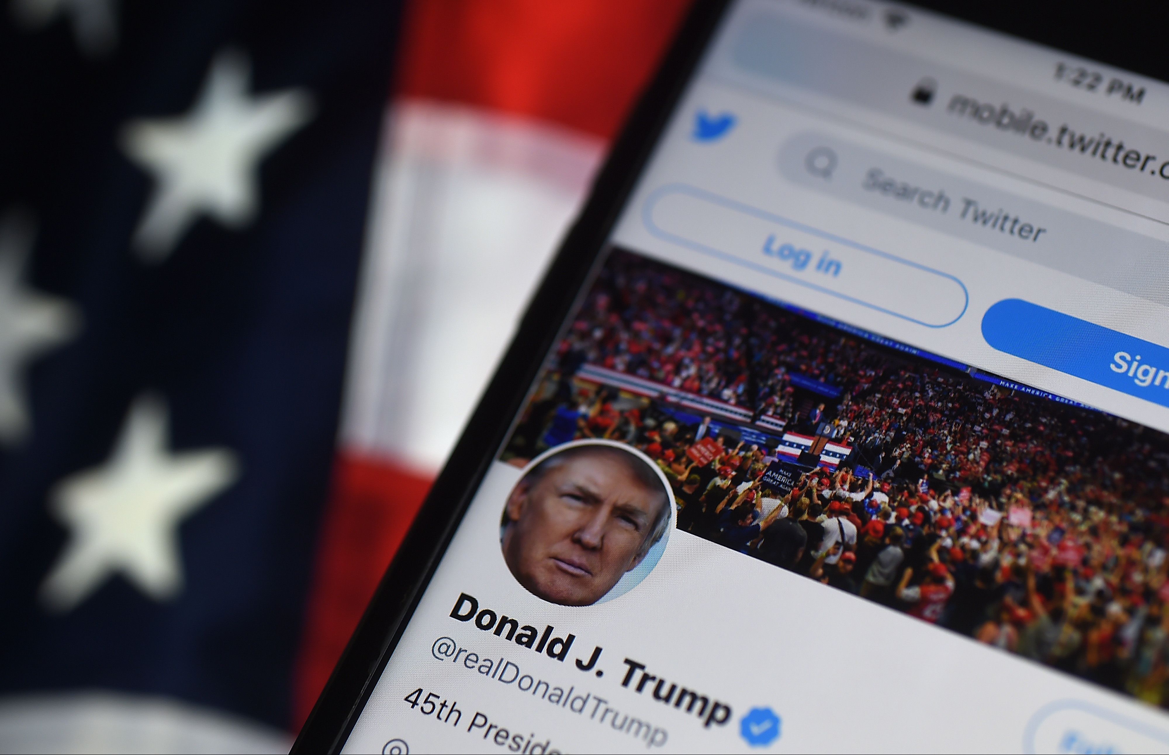 El presidente saliente de Estados Unidos, Donald Trump utilizó Twitter para externar su opinión acerca de varios temas. (Foto Prensa Libre: AFP)