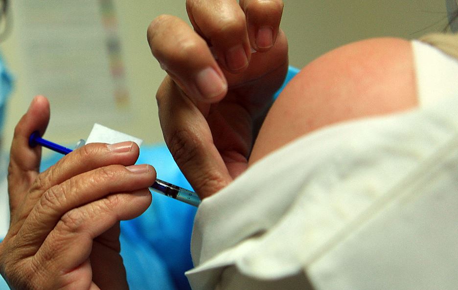 Guatemala podrá tener acceso a la compra directa de vacuna contra el covid-19. (Foto Prensa Libre: EFE)