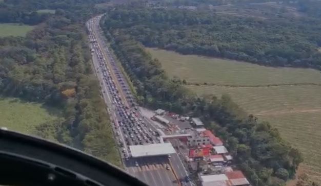 Las imágenes aéreas que muestran el masivo retorno por la Autopista Palín-Escuintla