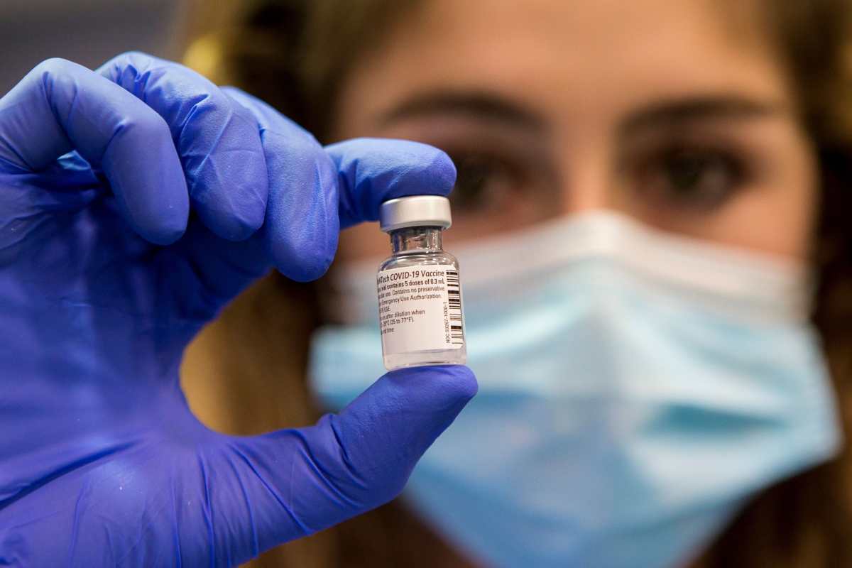 El Ministerio de Salud adquirirá vacunas para el 20% de la población a través del mecanismo Covax, de la OMS. (Foto Prensa Libre: EFE)
