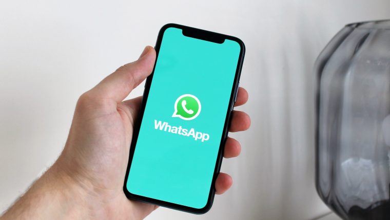 WhatsApp utilizará más datos de los usuarios para compartirlos con Facebook.