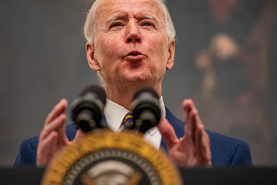 Biden ordena estudiar a fondo el extremismo tras asalto a Capitolio. (Foto Prensa Libre: EFE)
