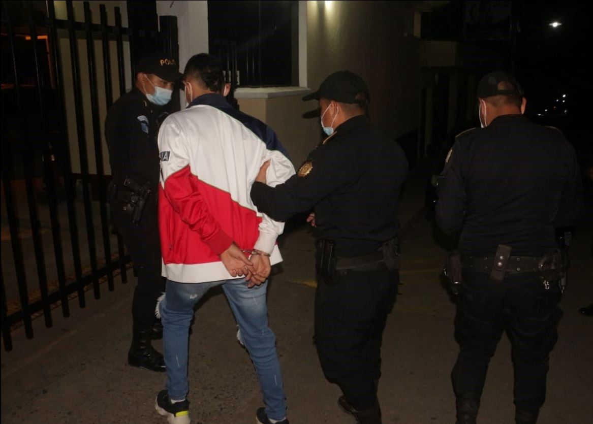 La Policía Nacional Civil (PNC) capturó la noche del domingo 10 de enero a Billi Antoni Sánchez España, de 24 años, en un operativo que llevaron a cabo en Teculután, Zacapa. (Foto Prensa Libre: PNC)