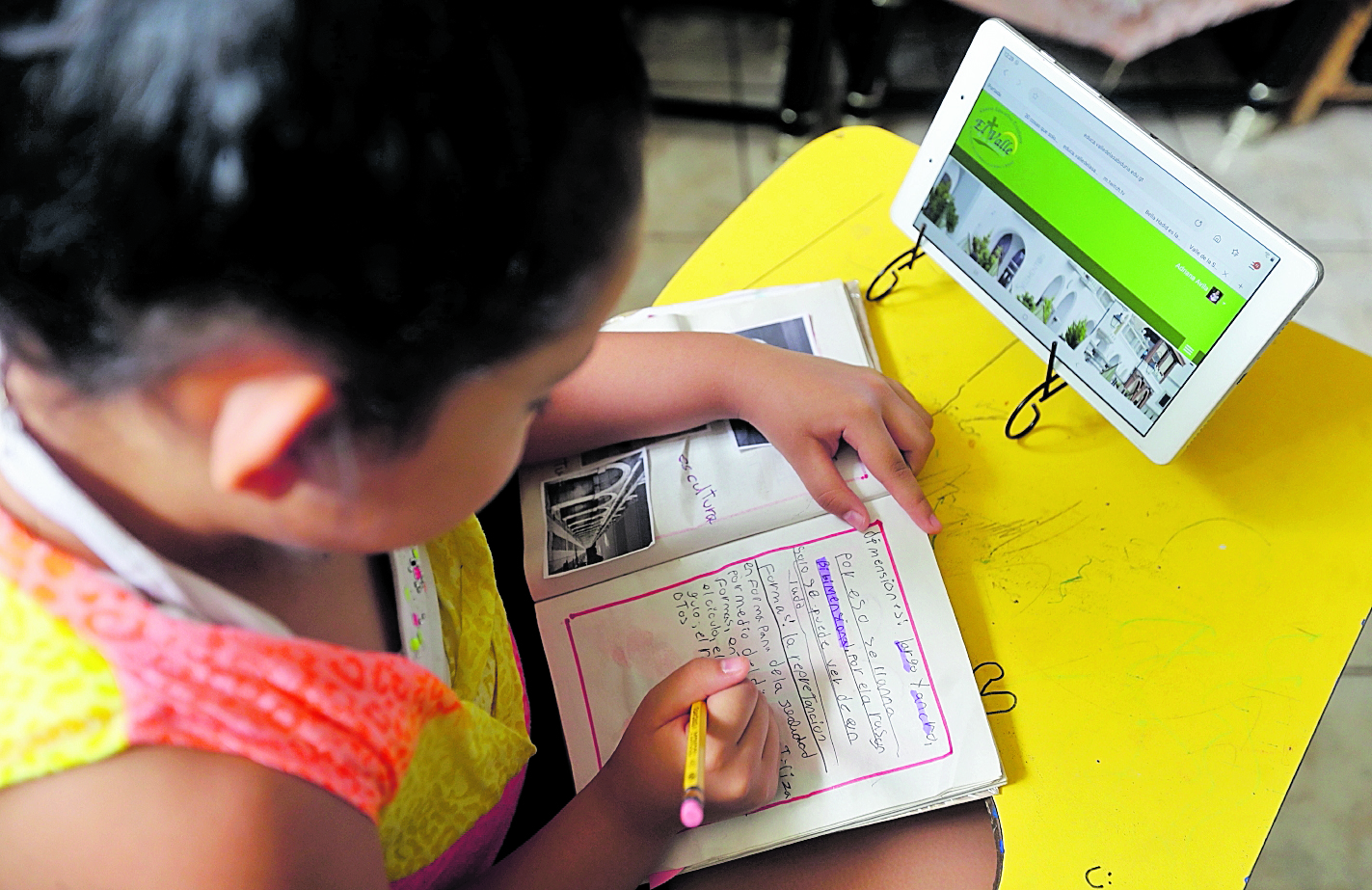 Llevar la tecnología a los estudiantes es necesario para que alcancen competencias del Siglo 21. (Foto Prensa Libre: Hemeroteca PL)