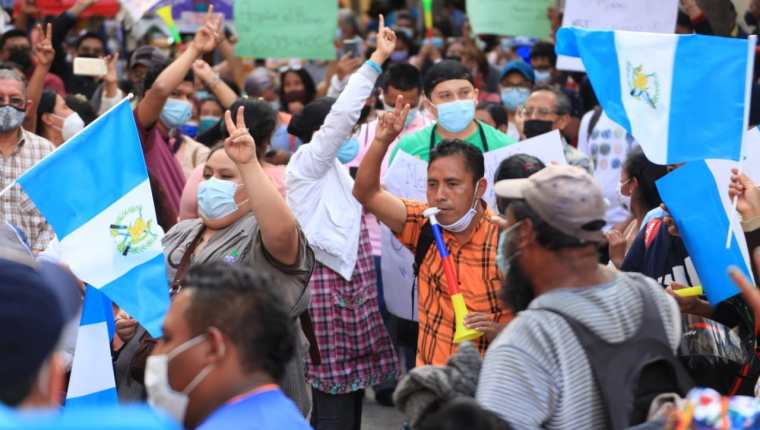 Protesta de vendedores por el cierre de los mercados a las 14 horas. (Foto: Byron García)