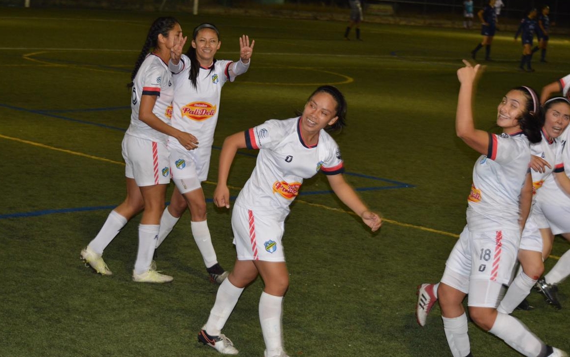 Cremas Femenino rescató un empate ante Unifut-Rosal en el juego de ida de semifinales de la Liga Nacional Femenina. (Foto Prensa Libre: Cortesía Byron Mendoza)