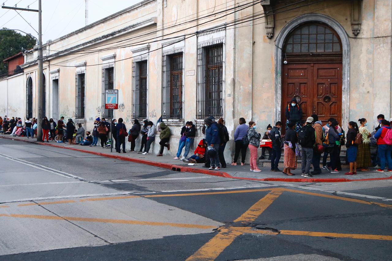 La demanda de pruebas de coronavirus en el país aumenta cada día más. (Foto Prensa Libre: Fernando Cabrera)