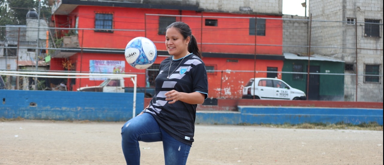 Gloria Aguilar, futbolista guatemalteca que militar en el equipo Unifut-Rosal. Foto Prensa Libre: Byron Mendoza)