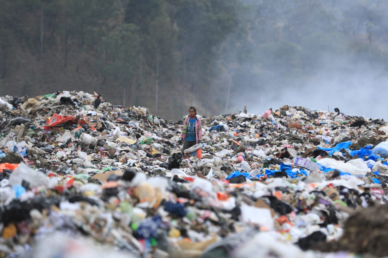 En el vertedero de Amsa se depositan los desechos de 33 municipios. (Foto Prensa Libre: Juan Diego González)