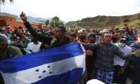 Más de 9 mil hondureños entraron a Guatemala en búsqueda de llegar a Estados Unidos. (Foto Prensa Libre: Fernando Cabrera) 