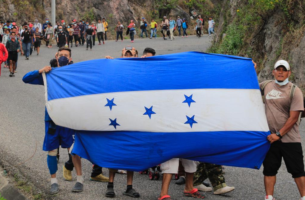 Más de 9 mil hondureños recorren el país en búsqueda de llegar a Estados Unidos. (Foto Prensa Libre: Elmer Vargas) 