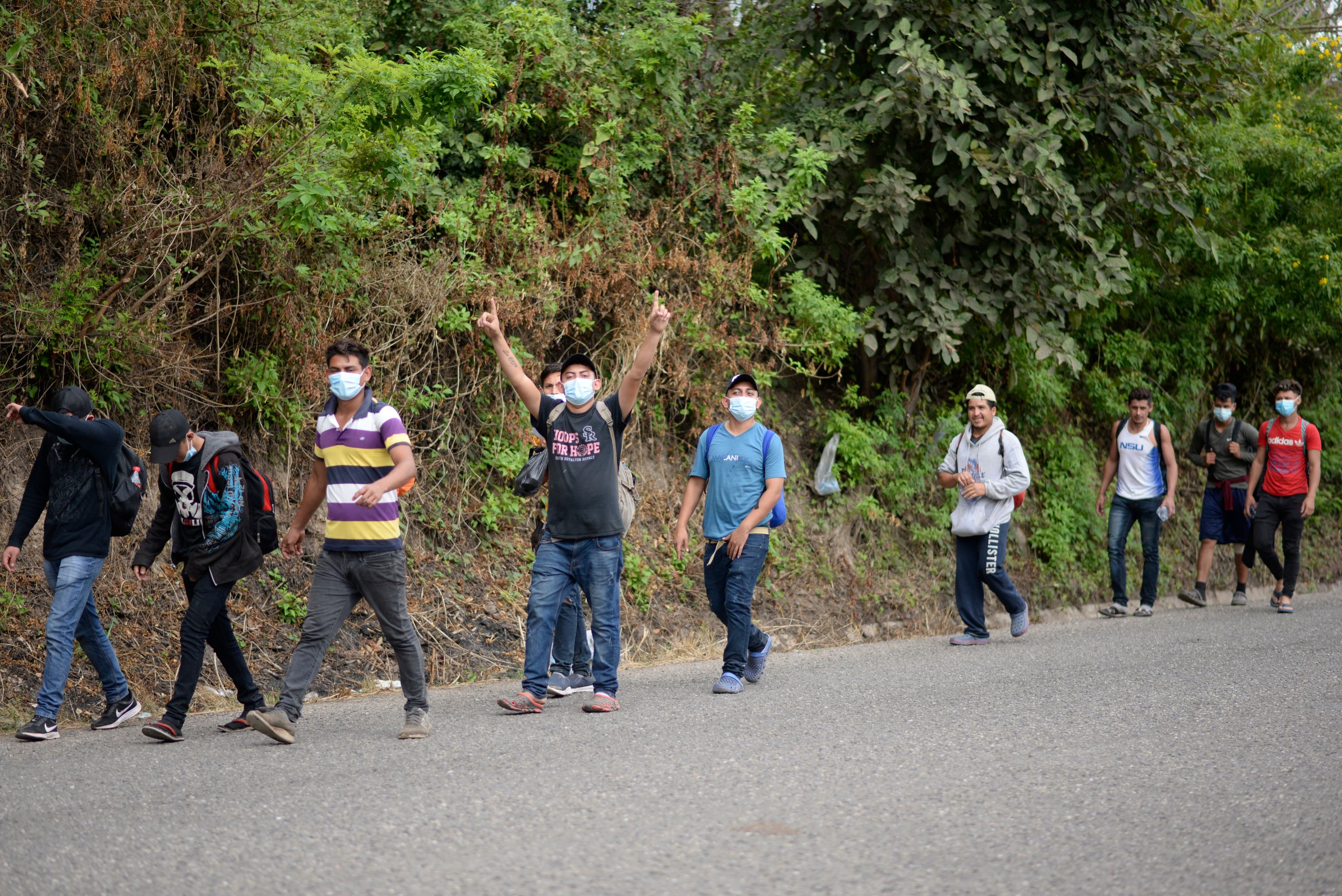 Al menos otros 3 mil hondureños ingresaron el sábado 16 de enero a Guatemala rumbo a EE.UU. (Foto Prensa Libre: AFP)
