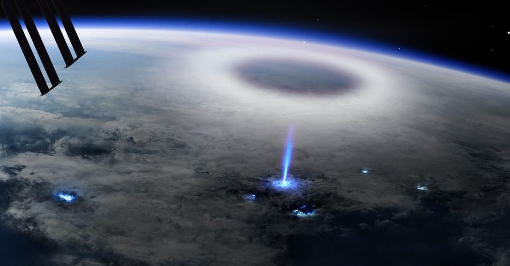 Científicos captan un rayo azul en la tierra desde el espacio