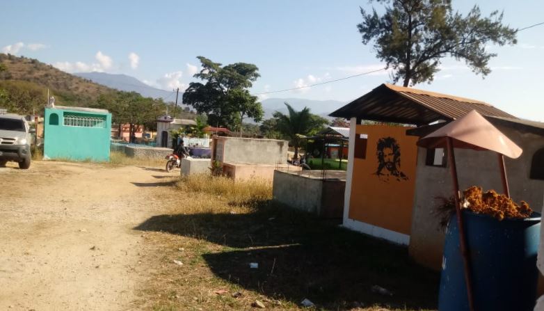 Área en donde el MP y la PNC realizan exhumaciones en el cementerio de San Miguel Chicaj, Baja Verapaz, en búsqueda de Cristina Siekavizza). (Foto Prensa Libre: MP)