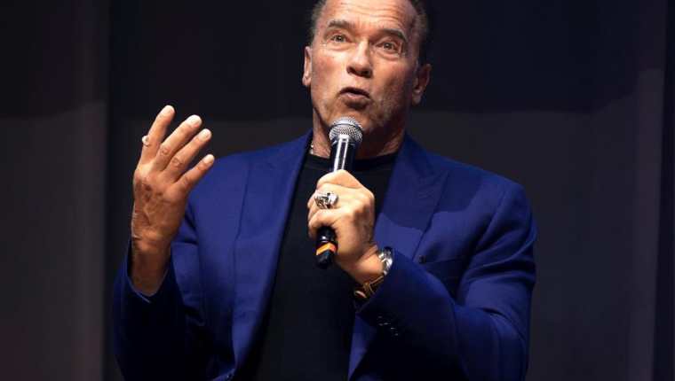 Arnold Schwarzenegger invita a la comunidad a vacunarse contra el coronavirus. (Foto Prensa Libre: EFE)