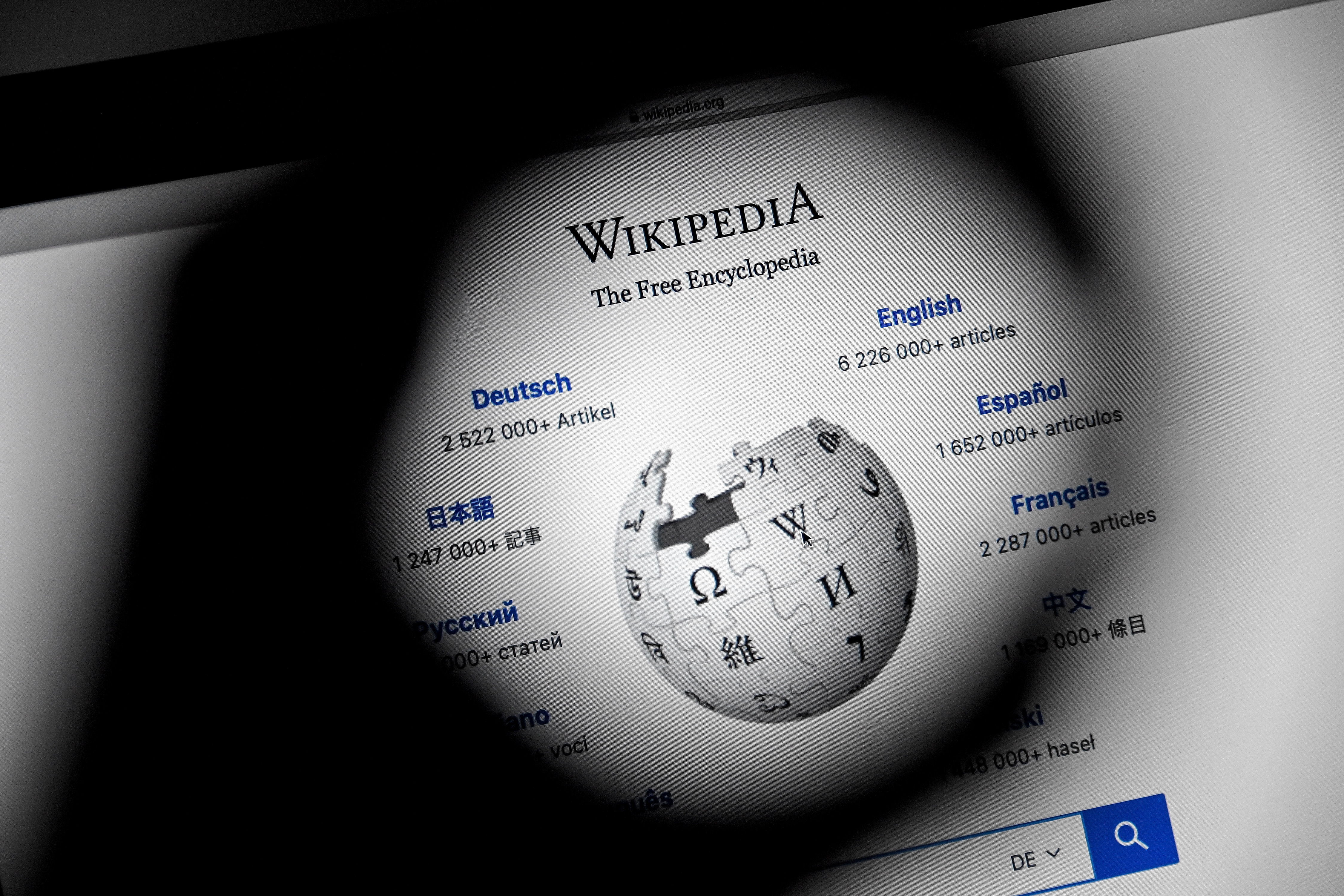 Wikipedia, la mayor enciclopedia del mundo, cumple 20 años. (Foto Prensa Libre: EFE)
