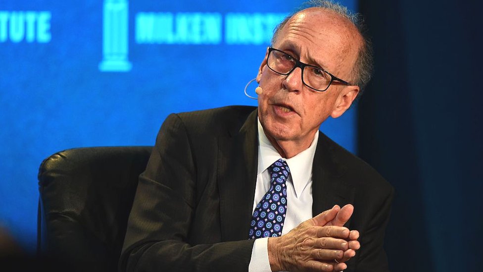 Stephen Roach, profesor de la Universidad de Yale y expresidente del banco de inversión Morgan Stanley en Asia, predice una caída de 35% del dólar hacia finales de 2021. (GETTY IMAGES)
