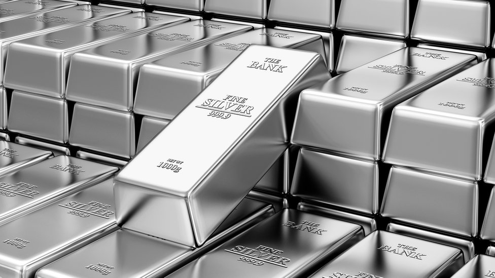 En medio del frenesí comercial el precio de la plata se disparó hasta un 11%, mientras que las acciones de algunas empresas mineras subieron hasta un 60%. (GETTY IMAGES)
