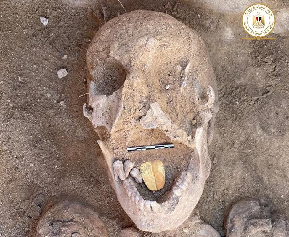 En Egipto encontraron momias con lenguas de oro. (MINISTERIO DE ANTIGÜEDADES DE EGIPTO)