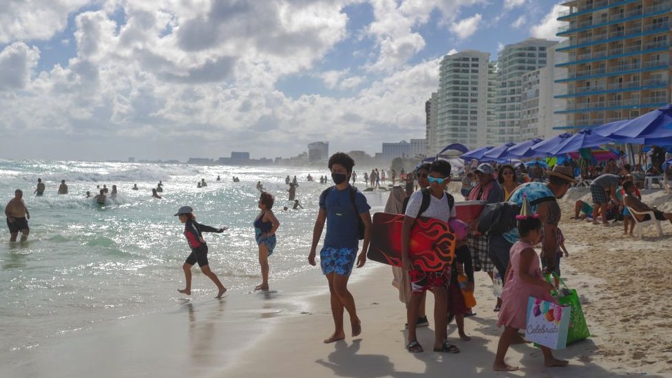 Famosos destinos mexicanos como Cancún, que tratan de recuperarse del impacto de la pandemia, lograron el interés del turismo en las vacaciones de diciembre. (GETTY IMAGES)