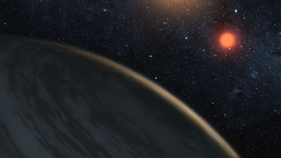 La desviación de la órbita de otros planetas lleva a los científicos a sospechar que existe uno que aún no se ha encontrado.