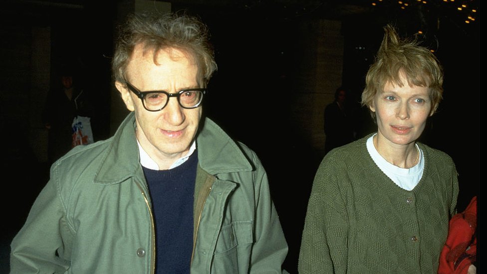 Woody Allen y Mia Farrov tuvieron una relación de 12 años que terminó de forma abrupta en 1992. (GETTY IMAGES)